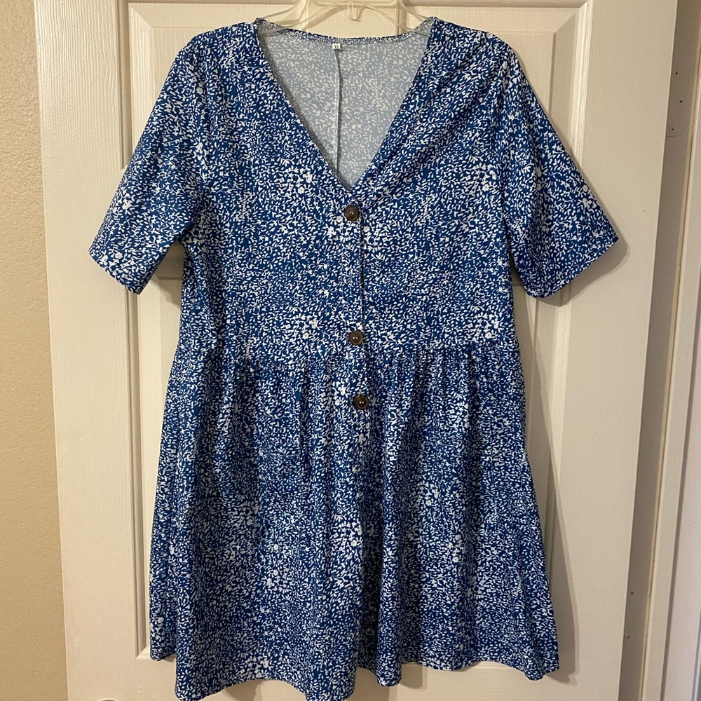 Blue and white floral dress new without tags